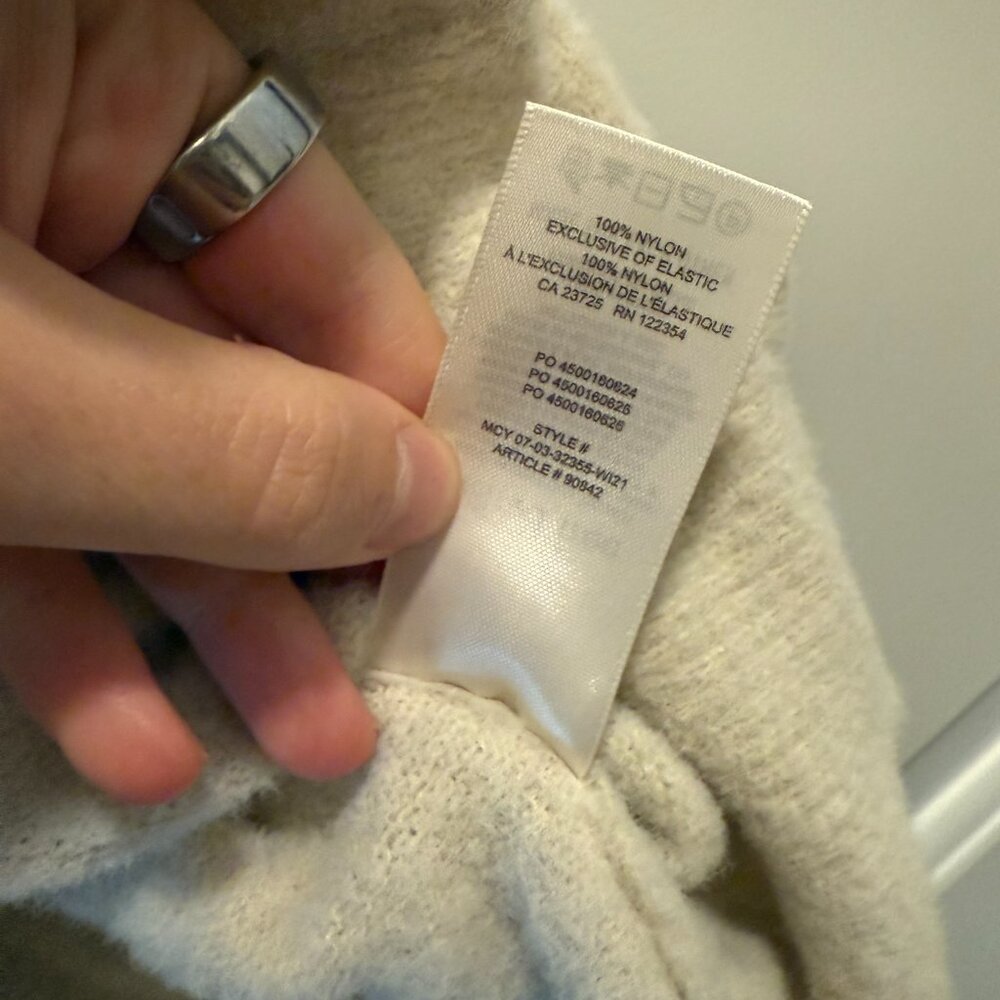 Aritzia Wilfred Free Hush Knit V-Neck Sweater. - Picture 5 of 6
